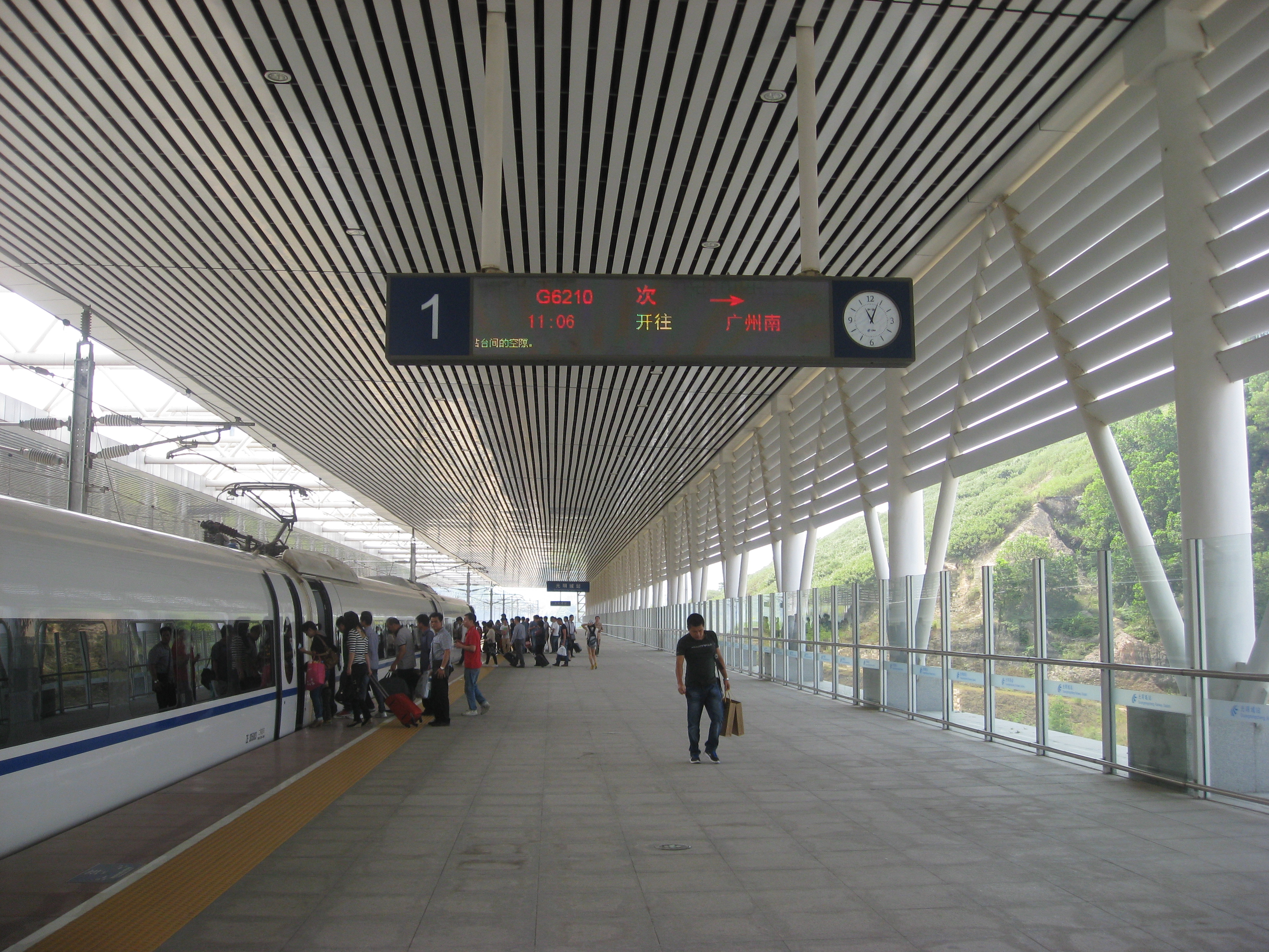 新產品：《2018年廣深港高鐵香港段市場份額》數據圖