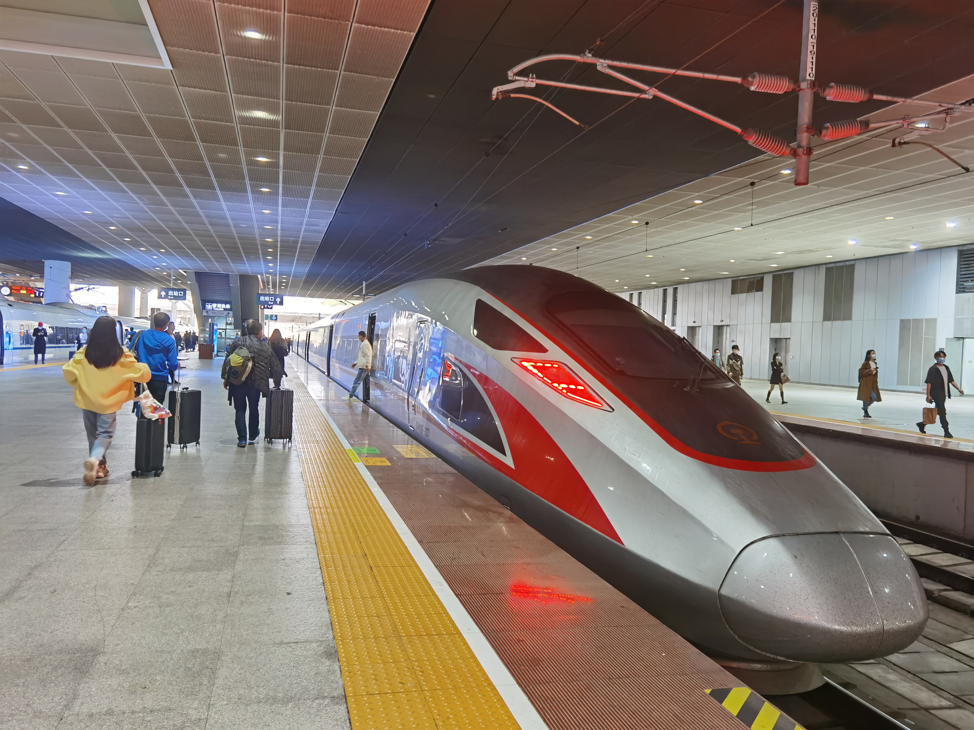 新產品：《2024年4月6日起逢周六的廣深港高鐵香港段高速列車車流》數據圖