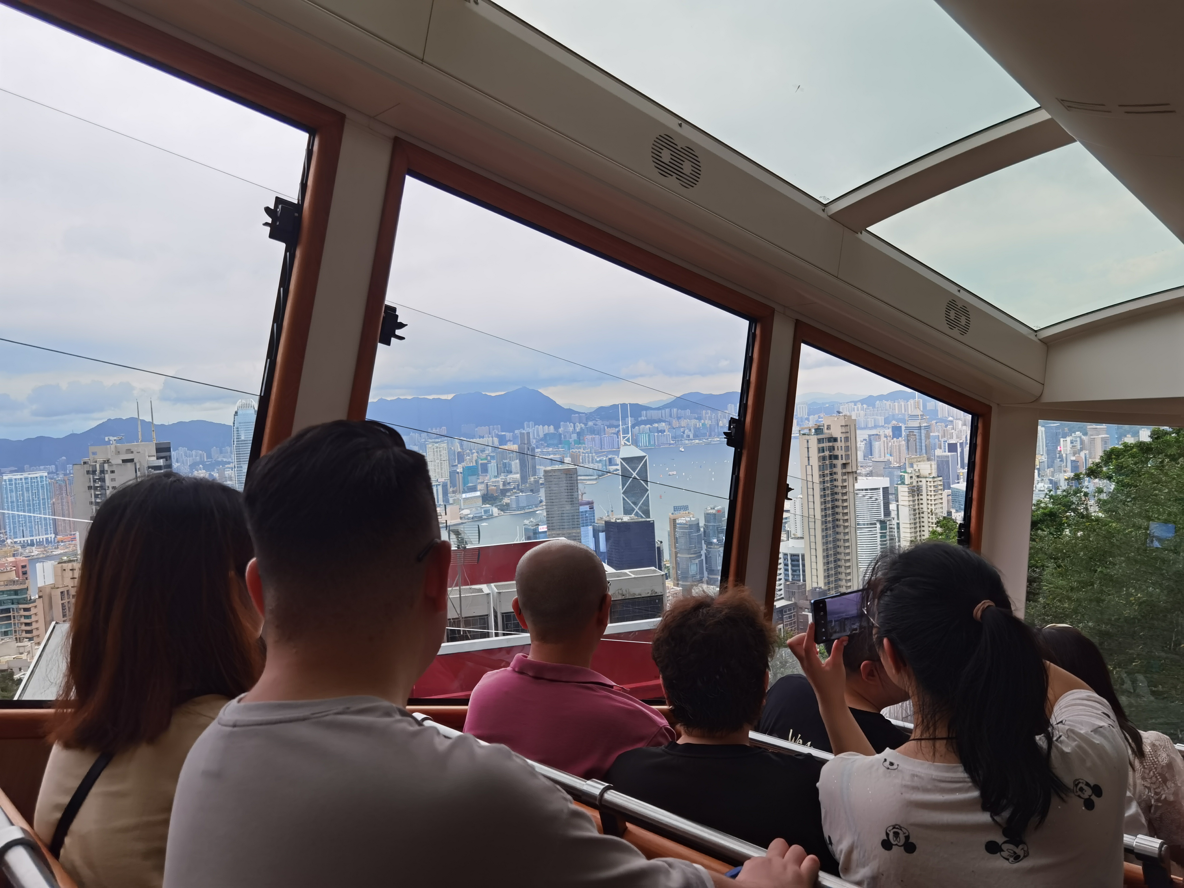 內地經濟低迷導致旅客窮遊香港？新數據資訊圖為您解開謎團