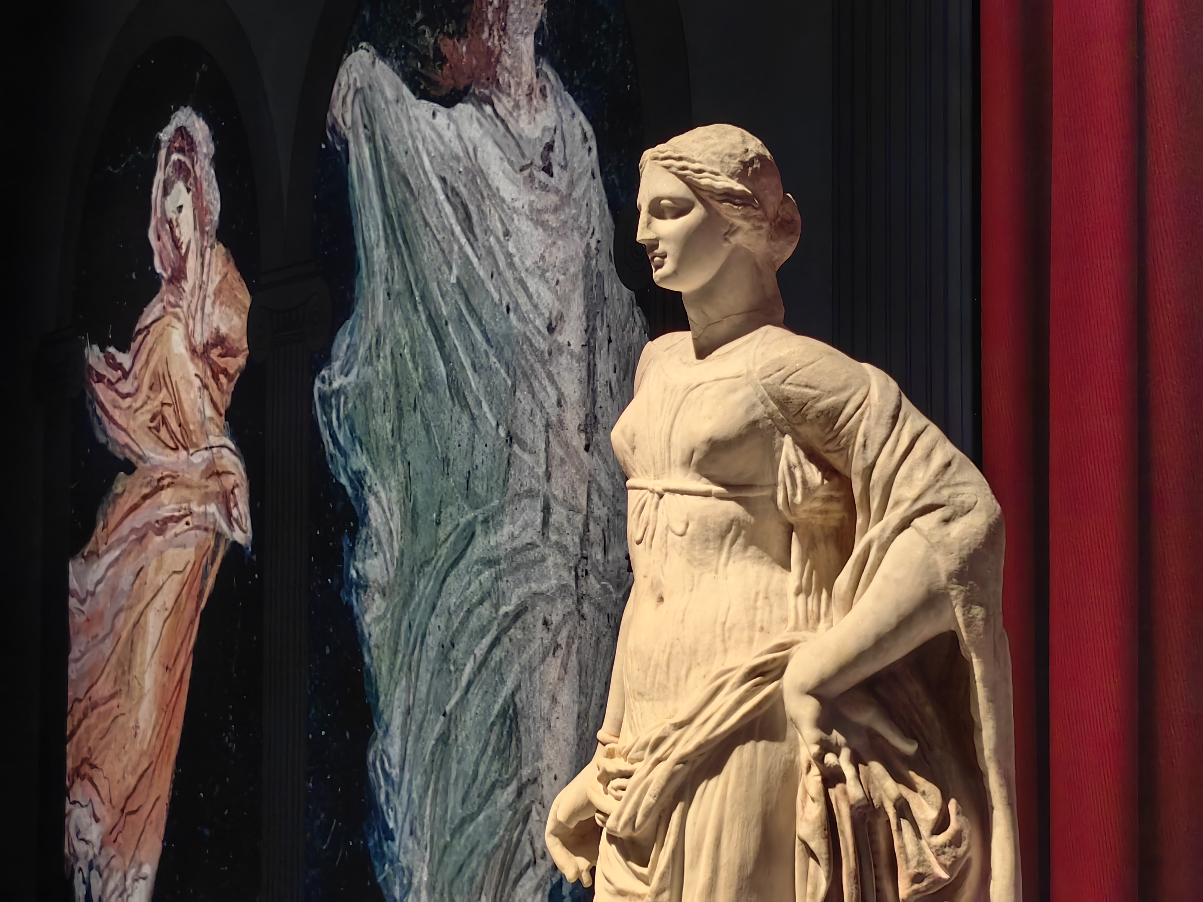 【情人節】Double May有優勢？波蘭研究指過分凸顯豐滿胸部未必能俘獲好男人